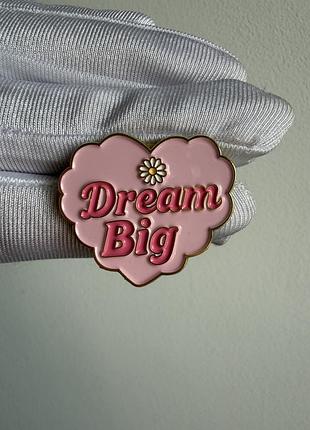 Пін значок металевий брошка “dream big – мрій масштабно” (серце, ромашка, рожевий значок)