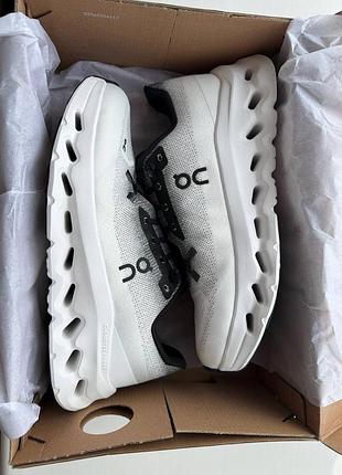 Женские кроссовки onunning cloudtilt - black/ivory