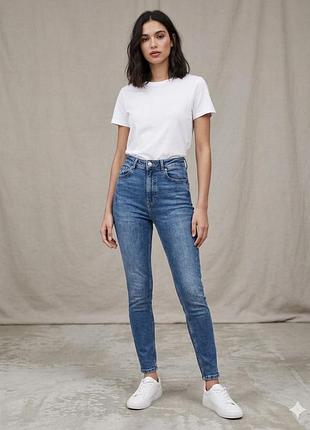 Джинси zara завужені синього кольору розмір s