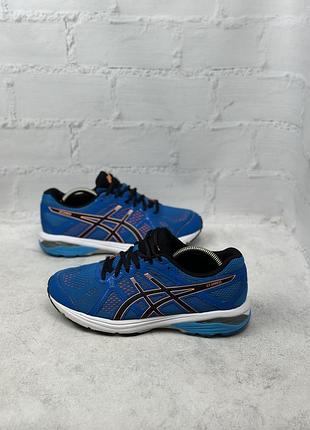 Спортивні бігові кросівки asics