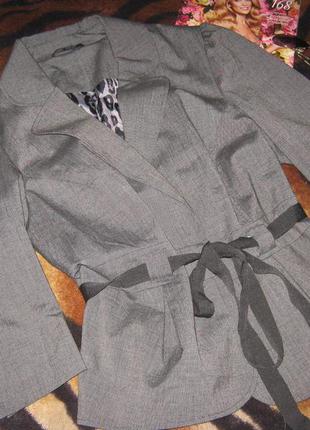 Стильный серый пиджак с пояском и красивыми плечами/укороченный рукав2 фото