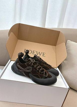 Жіночі замшеві кросівки loewe