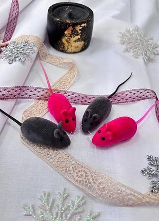 Игрушка для кошек мышка велюровая со звуком (пищалкой)
