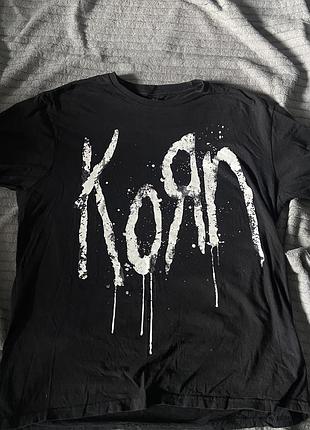 Чорна футболка korn