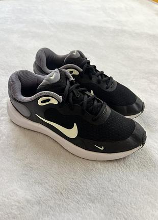 Кросівки фірми nike 36 розміру за устілкою 23 см