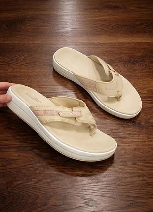 Шлепки від бренду skechers. на 40р. (265 см)