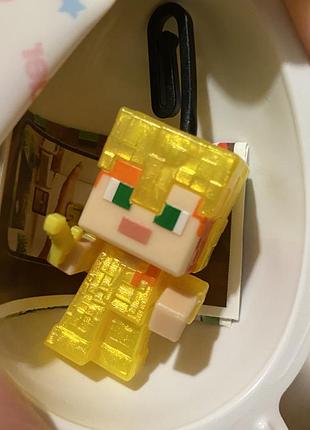 Фігурка kinder joy minecraft, майнкрафт - алекс в золотій броні, скріпка