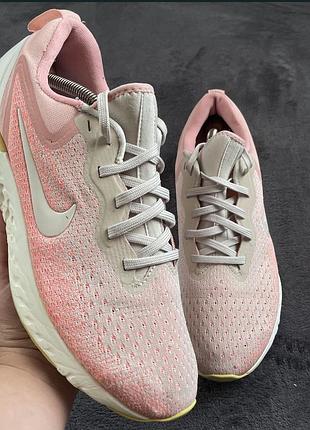 Жіночі кросівки nike odyssey react. p. 40,5.
