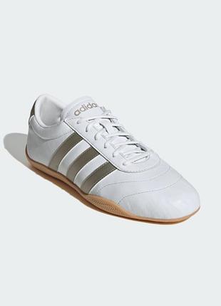 Adidas кожаные кроссовки кеды трендовые базовые на весну лето