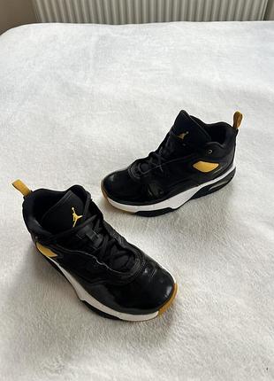 Кроссовки фирмы jordan 37,5 размера по стельке 24 см.