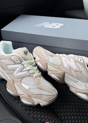 Жіночі кросівки new balance 9060 beige white нью беланс бежевого з білим кольорів