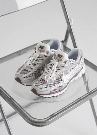 Женские кроссовки nike zoom vomero 5 grey silver найк серого с серебристым цветами
