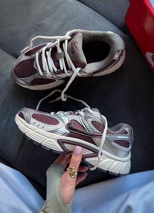 Женские кроссовки nike v5 rnr burgundy crush найк бордового с серебристым цветами