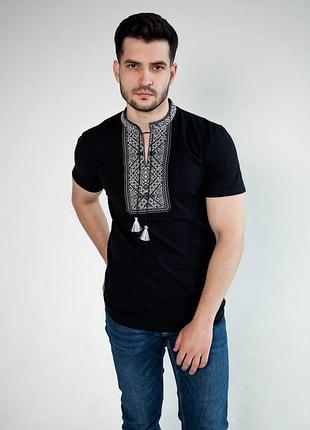 Чоловіча вишита футболка
