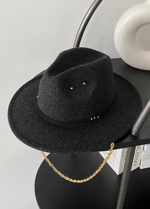 Шерстяная шляпа федора с декором и цепочкой trend hat черная