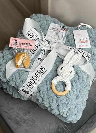 Подарунковий набір "sweet bunny" з плюшевим пледом ручної роботи та зайчиком-гризунцем білим 85х85 см сірий колір