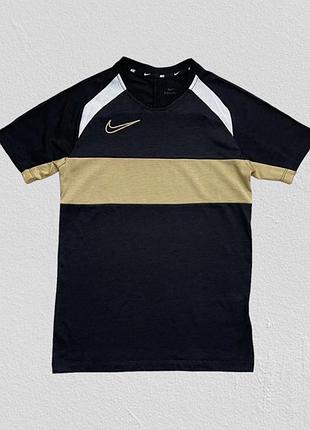 Оригінальна футболка на хлопчика nike