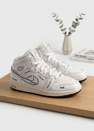 Кросівки жіночі шкіра оригінал nike air jordan 1 mid schematic р.40(26см)