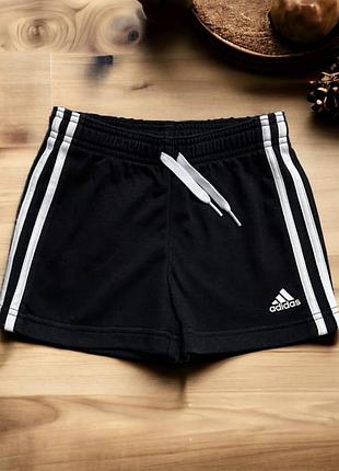 Оригінальні шорти adidas на дівчинку 7-8 років