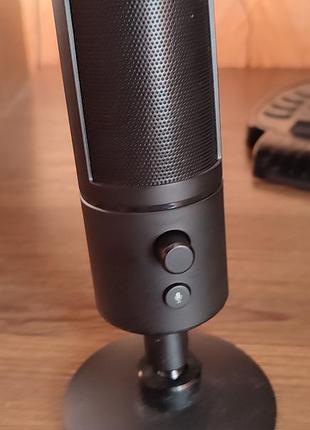 Студийный микрофон razer seiren x, компактный usb-конденсаторный микрофон, созданный специально для стриминга и игр. состояние нового