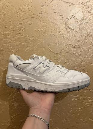 Кросівки — модель new balance 550 white grey.