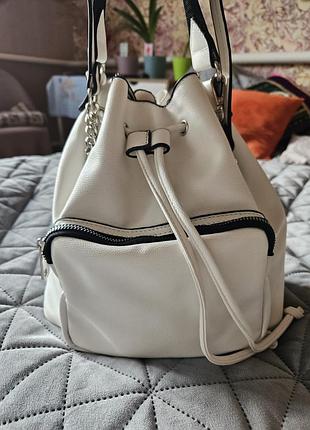 Стильная женская сумка-мешок (bucket bag) в белом цвете 3