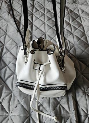 Стильная женская сумка-мешок (bucket bag) в белом цвете 2