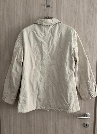 Бежева жіноча стьобана куртка pull and bear