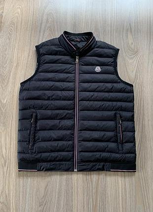 Мужская чёрная стёганая жилетка безрукавка moncler