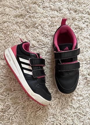 Кросівки adidas для дівчинки, розмір 30
