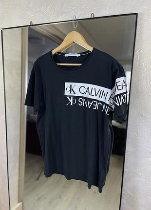 Футболка calvin klein jeans з контрастним графічним лого-принтом