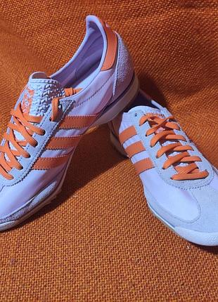 Стильные кроссовки adidas