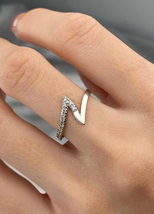 Серебряное женское кольцо зигзаг с фианитами