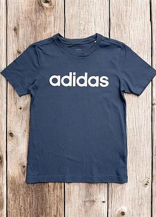 Оригінальна футболка adidas на хлопчика