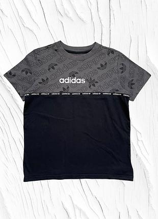 Оригінальна футболка adidas на хлопчика