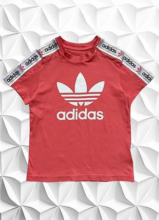 Оригінальна футболка adidas на дівчинку