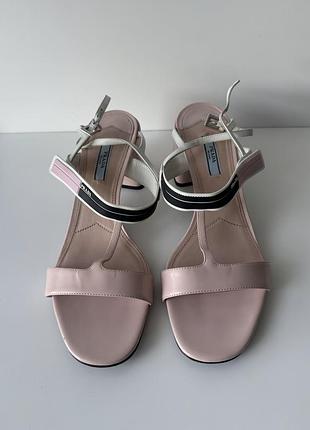 Босоніжки prada