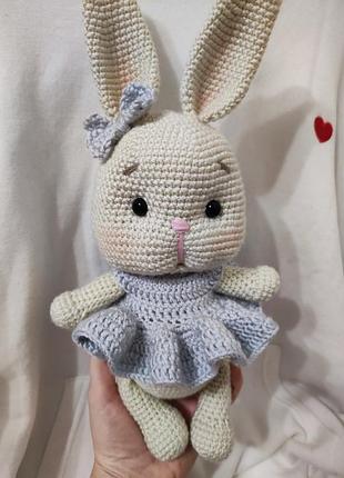 Зайчик ручной работы вязаная игрушка