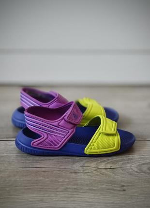 Яскраві босоніжки сандалі на липучках adidas