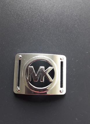 Michael kors( mk) металева пряжка для ременя 
идеальное состояние
