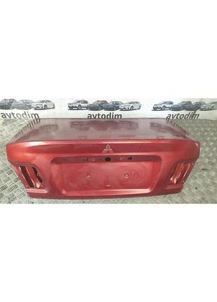 Крышка багажника красная mr496080 mitsubishi carisma 1995-2003