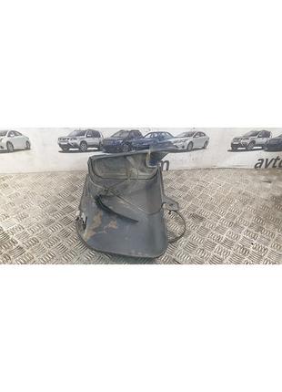 Обшивка багажника ma828540 mitsubishi carisma 1995-2003