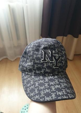 Кепка чорна ny