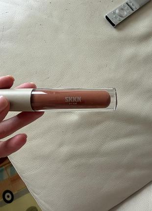 Новий блиск для губ skkn by kim lip gloss nude - оригінал
