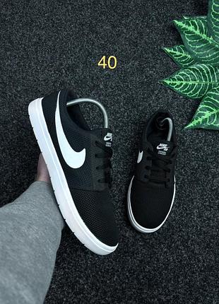 Кросівки nike розмір 40,5 25,5 сантиметрів