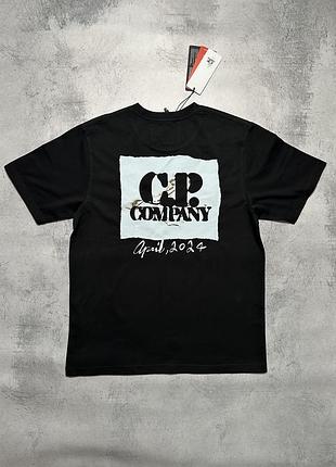 Футболка c.p. company з великим логотипом