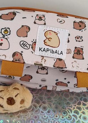 Пенал kapibara зі значком