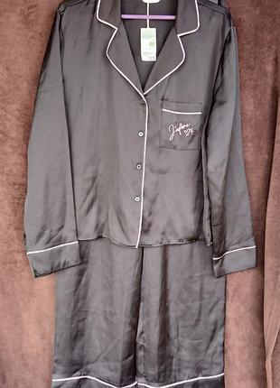Костюм женский атласный, m, eur 40-42