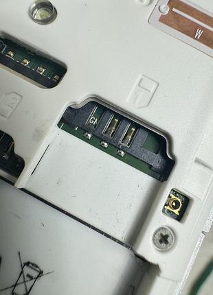 Телефон fly iq4404 8