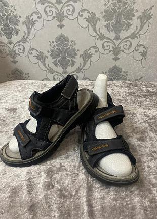 Чоловічі сандалі